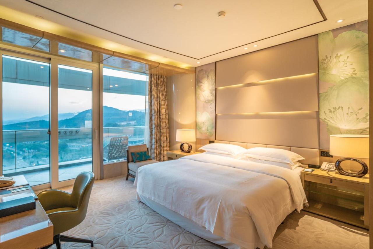 Sheraton Huzhou Taihu Lake Hot Spring Resort & Spa מראה חיצוני תמונה