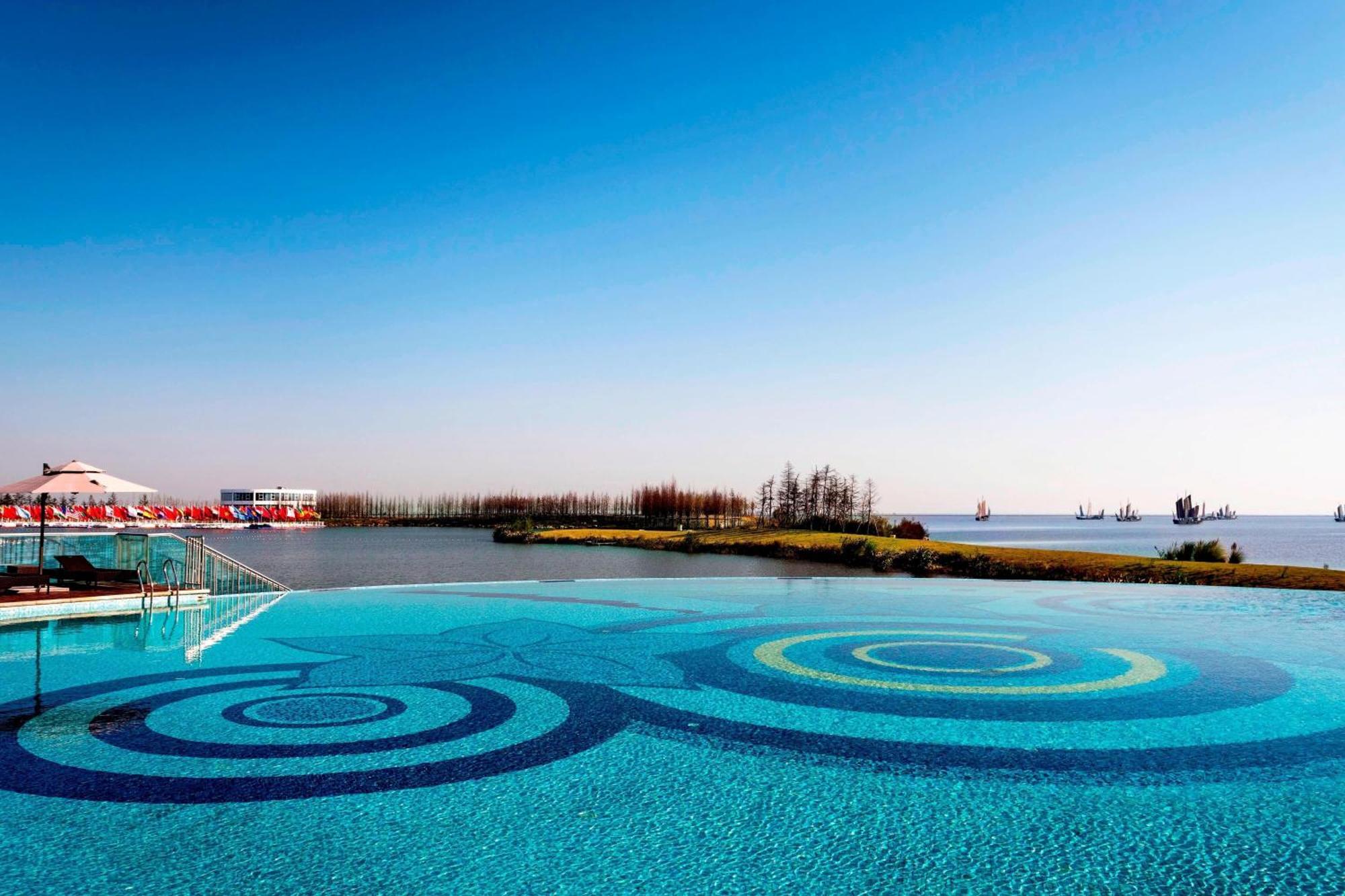 Sheraton Huzhou Taihu Lake Hot Spring Resort & Spa מראה חיצוני תמונה